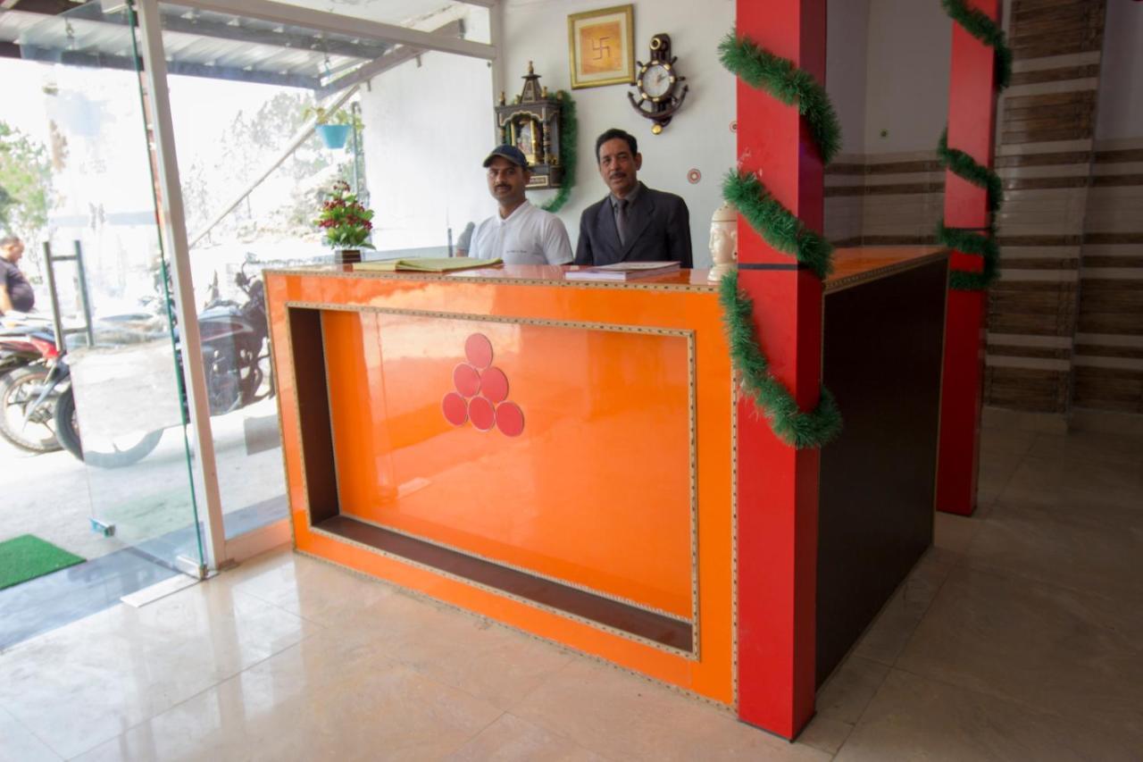 לנסדאון Hotel Himalayan View מראה חיצוני תמונה
