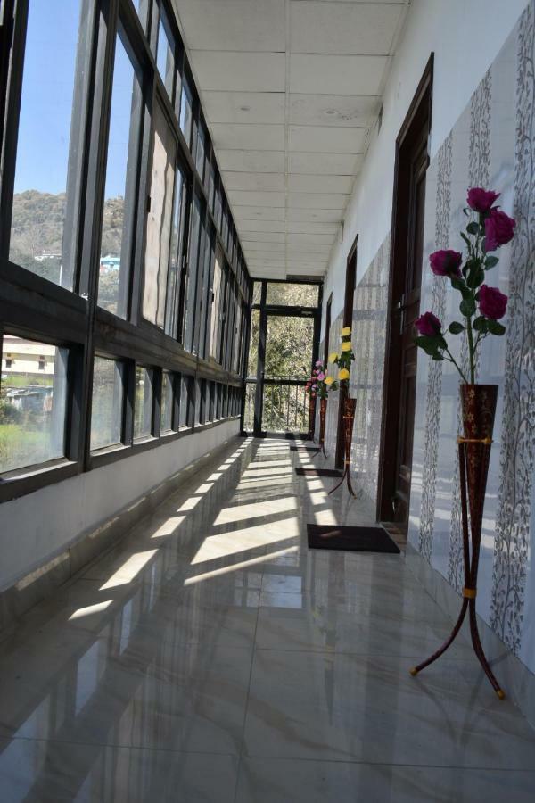 לנסדאון Hotel Himalayan View מראה חיצוני תמונה